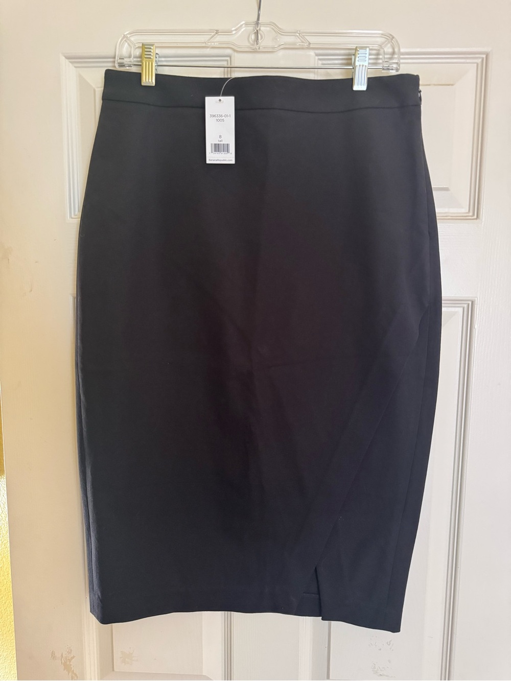 Banana Republic Classic Black Pencil Skirt - Sleek Professional Style